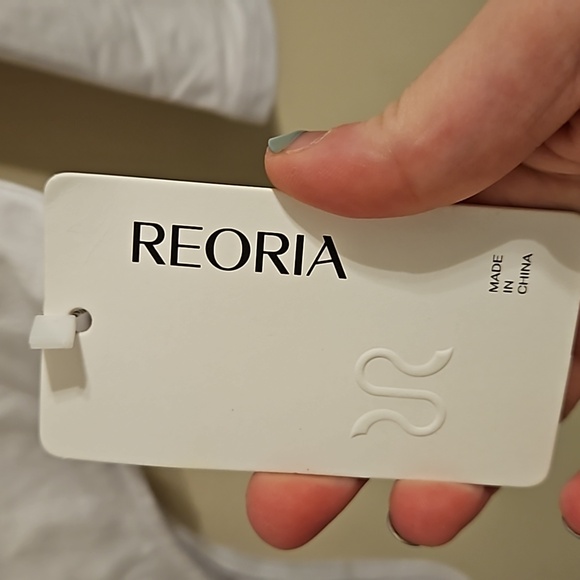 Reoria white squared V neck bodysuit. NWT - Picture 4 of 4